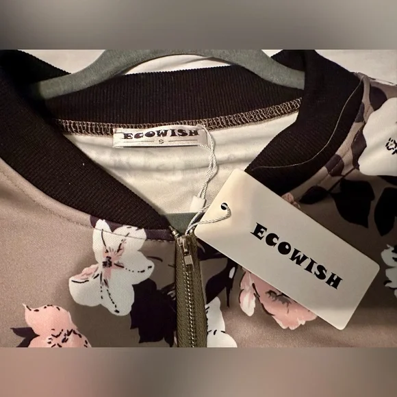 Small Floral Lightweight Jacket - NWT - Picture 3 of 5